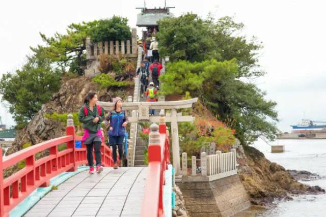 チャーター船で巡る家島諸島「四十四（しあわせ）の島」クルーズ