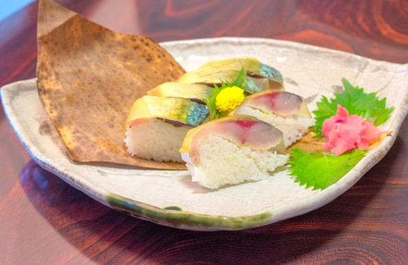 料理旅館おかべ、家島諸島究極さば寿司。